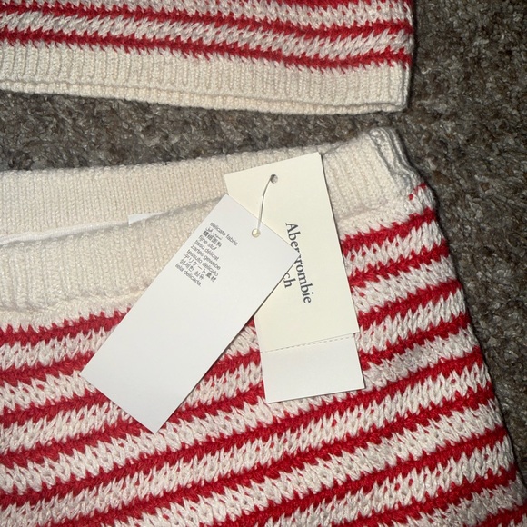 Abercrombie & Fitch Red and Cream Striped Knit Set - Picture 4 of 7